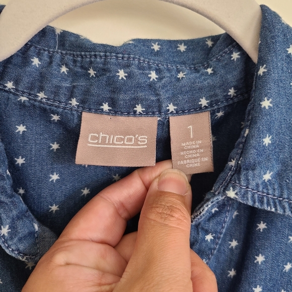 Chico's Star Print Denim Button Up Blouse Long Sleeve Roll Tab Sleeve Me… - Picture 7 of 8